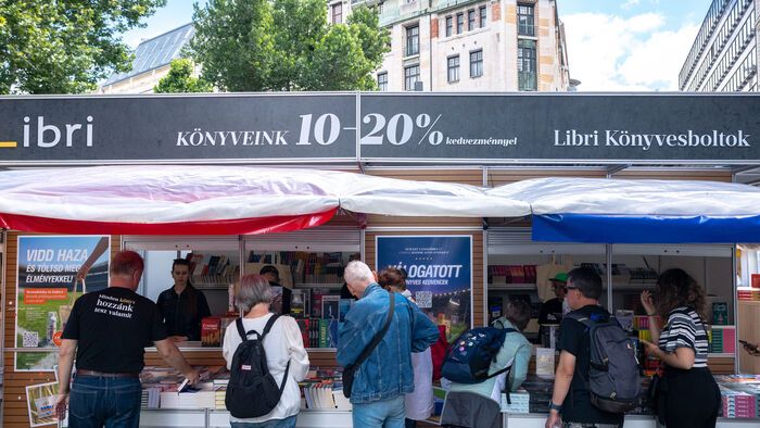 Könyvhét Vörösmarty tér