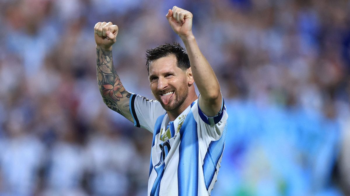 Messi mesterhármast lőtt, de a vb-gólrekord beállítása előtt piros lapot követeltek neki