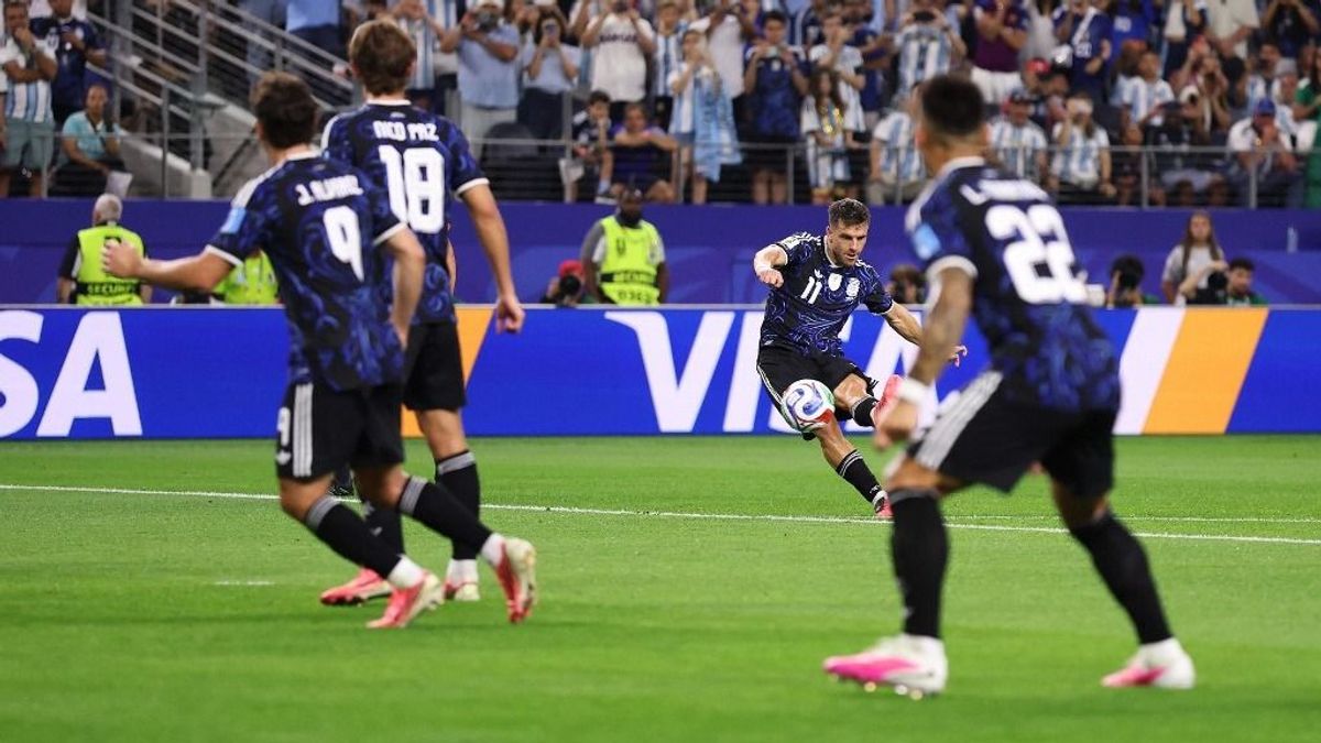 Őrületes, de nem meglepő döntetlen mellett újabb Messi-varázs – három gól pontrúgásból az argentinok meccsén