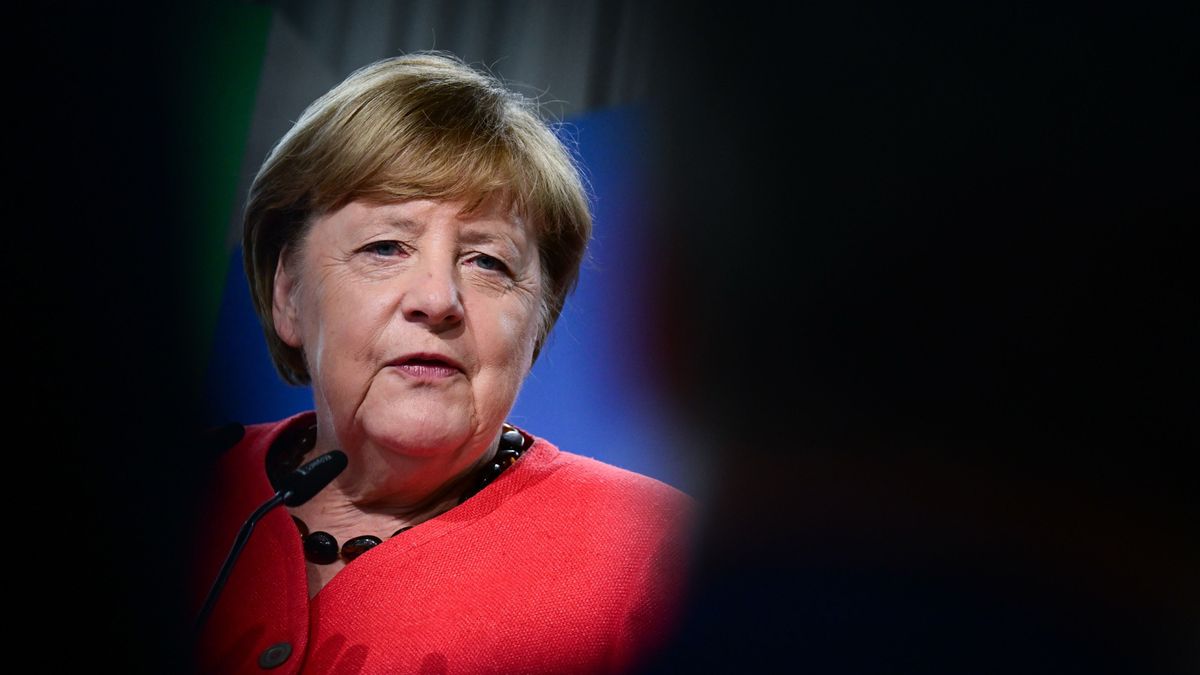 Merkel defends migration policy, criticizes AfD's views
