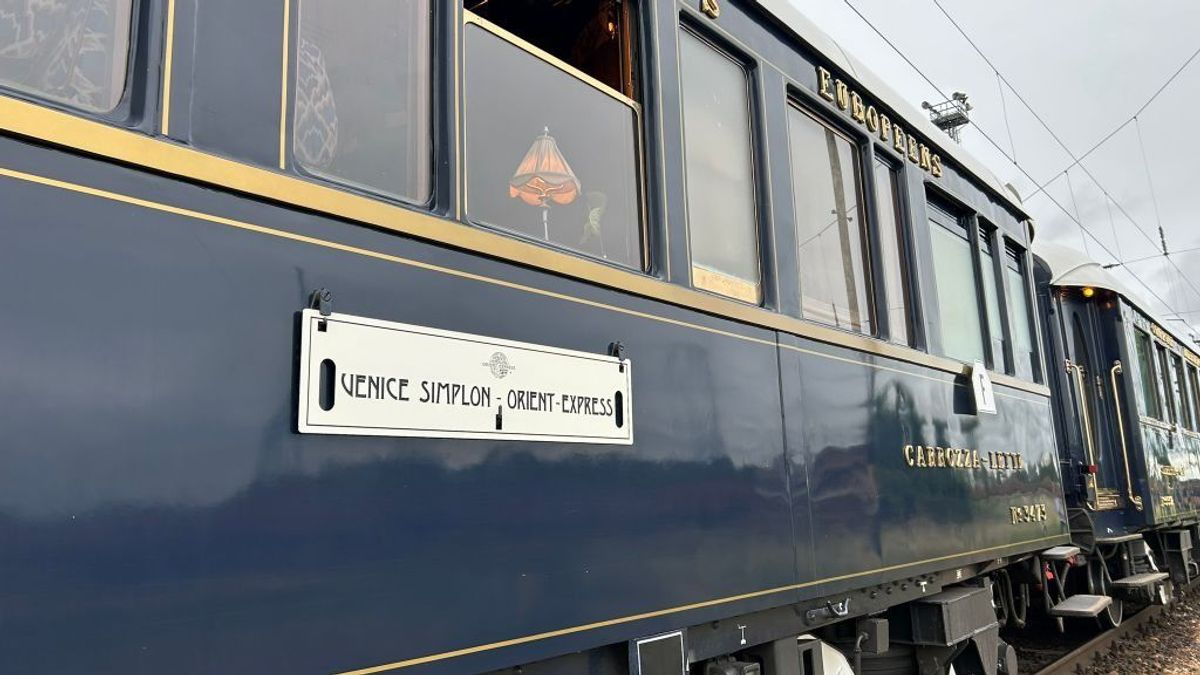 Orient Express crosses Hungarian border again