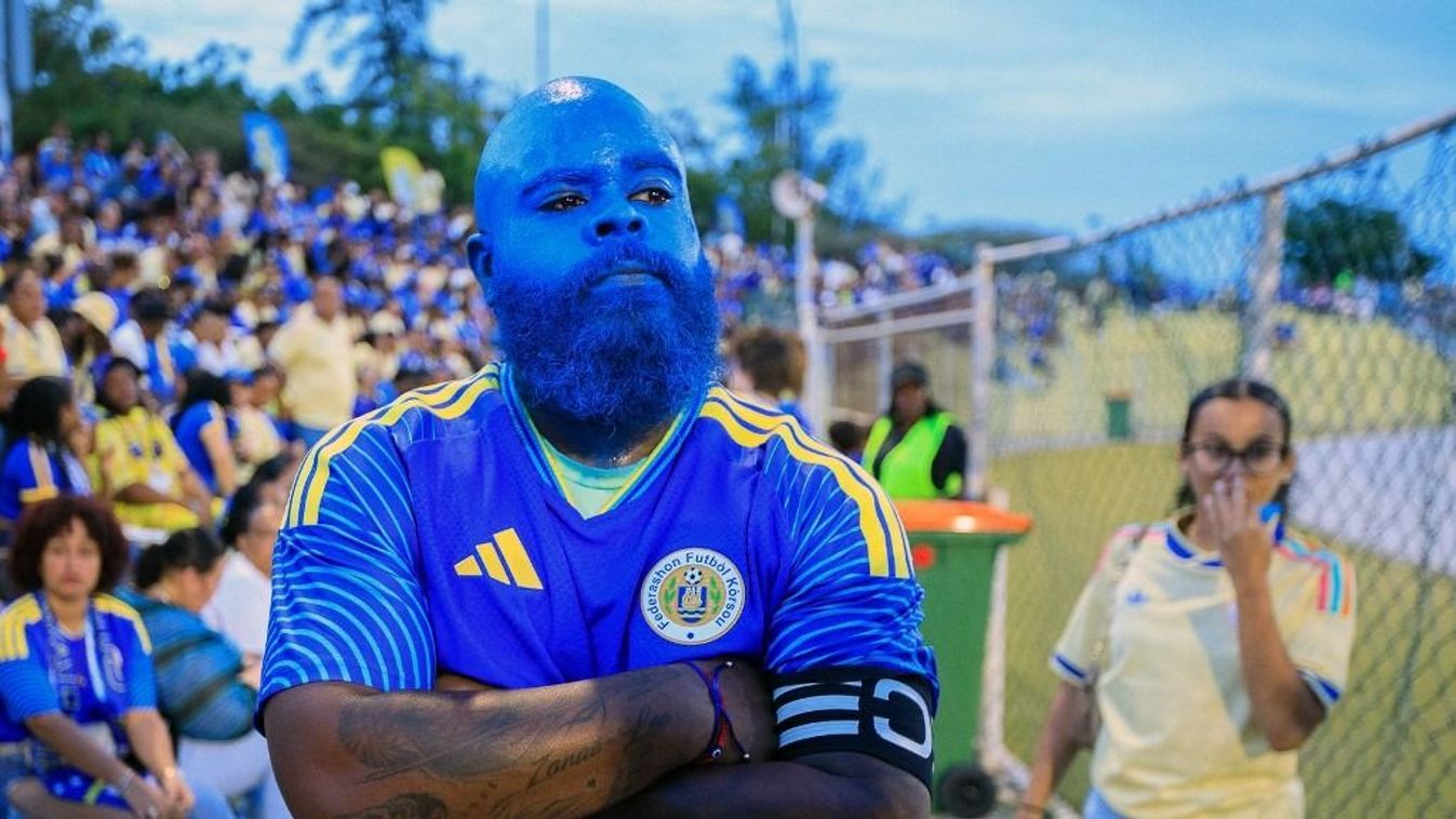 Curacao-kapitány: az apró karibi ország kékfejű vezérszurkolója a világbajnokságon is jelen van