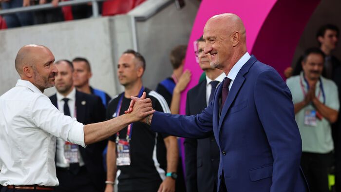 Marco Rossi fogadhatta finn válogatott kapitányának a gratulációját a Puskás Arénában