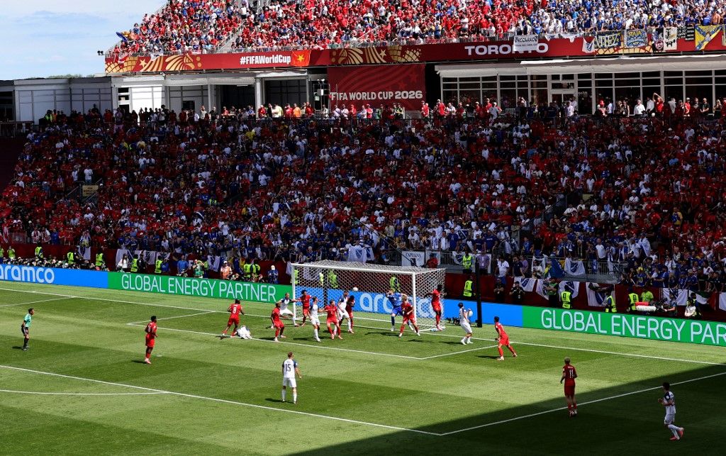 TORONTO, ONTARIO - JUNE 12: Jovo Lukic #25 of Bosnia and Herzegovina scores his team's first goal off a header during the FIFA World Cup 2026 Group B match between Canada and Bosnia and Herzegovina at Toronto Stadium on June 12, 2026 in Toronto, Ontario. Michael Steele/Getty Images/AFP (Photo by MICHAEL STEELE / GETTY IMAGES NORTH AMERICA / Getty Images via AFP)