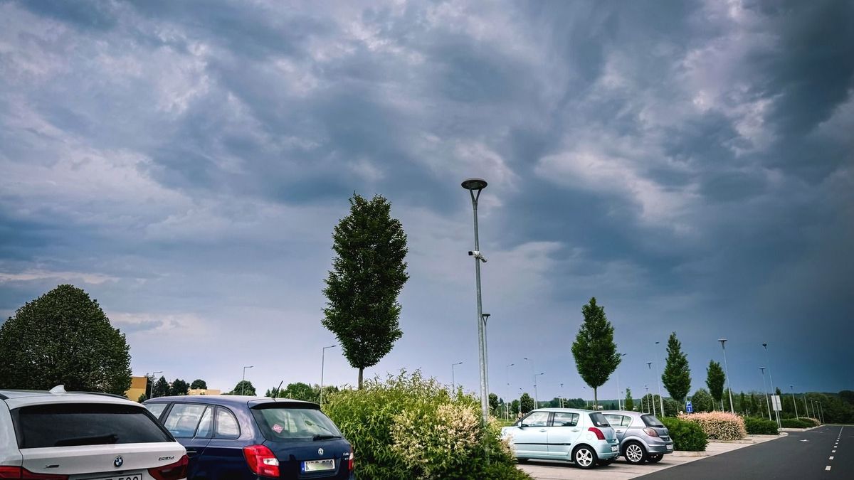 Magyar Nemzet highlights confession, Orient Express, and weather contrasts