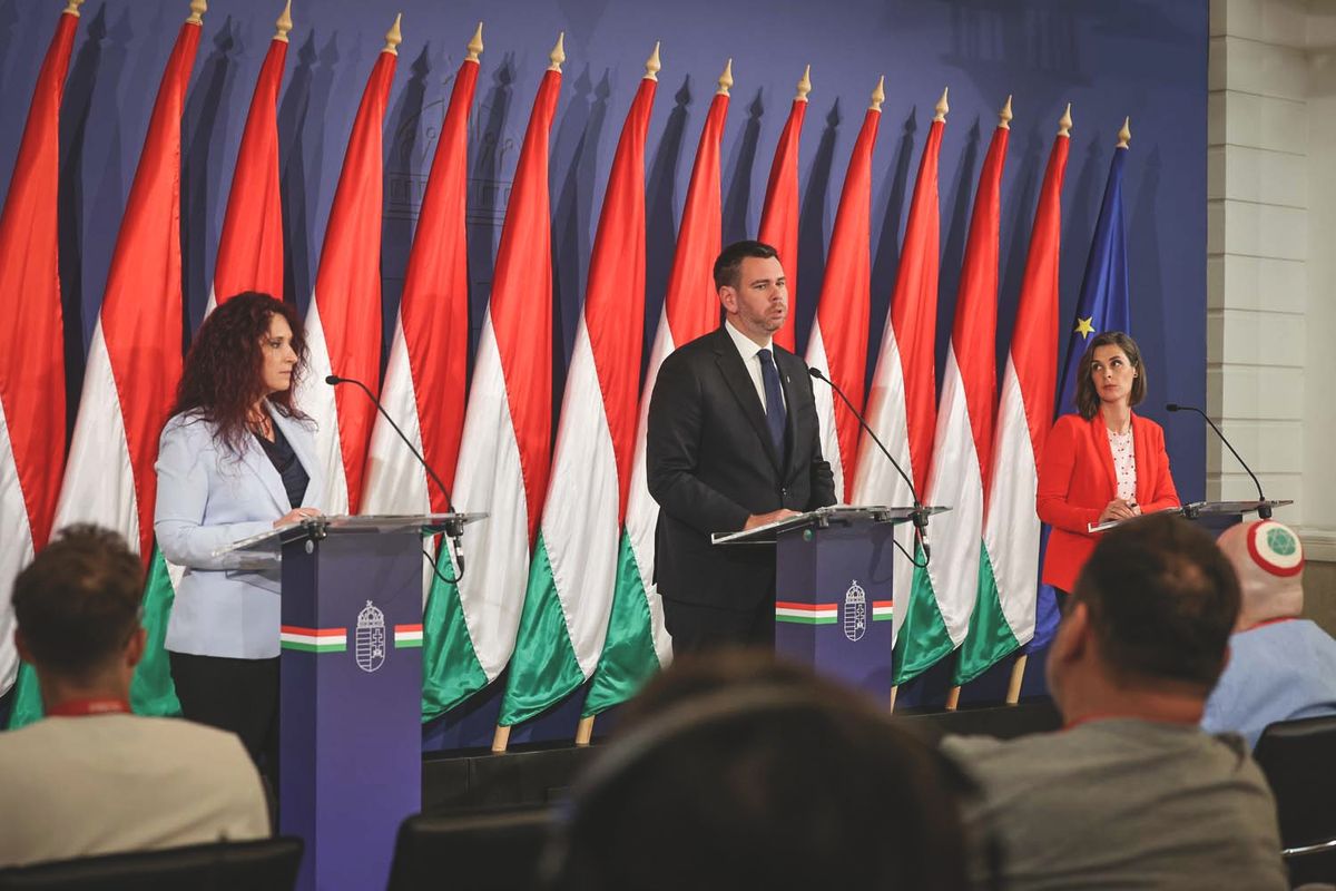 Kormányszóvivői sajtótájékoztató Vitézy Dávid