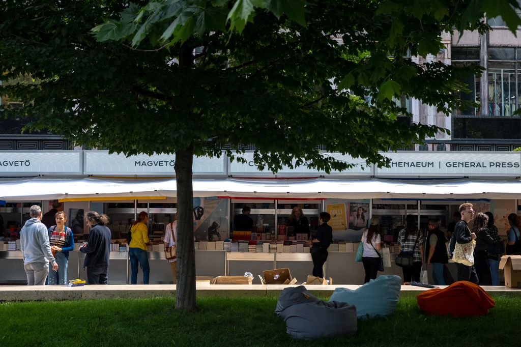 Könyvhét Vörösmarty tér