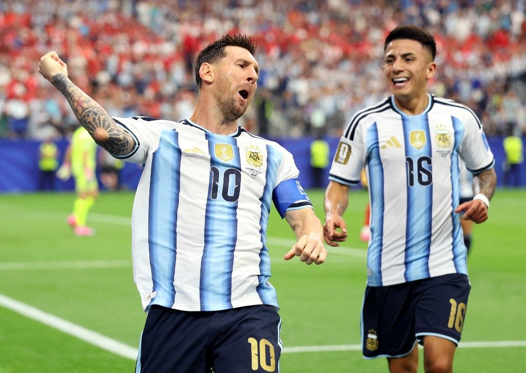 ARLINGTON, TEXAS - JUNE 22: Lionel Messi #10 of Argentina celebrates after scoring his team's first goal during the FIFA World Cup 2026 Group J match between Argentina and Austria at Dallas Stadium on June 22, 2026 in Arlington, Texas.   Charlotte Wilson/Getty Images/AFP (Photo by Charlotte Wilson / GETTY IMAGES NORTH AMERICA / Getty Images via AFP)