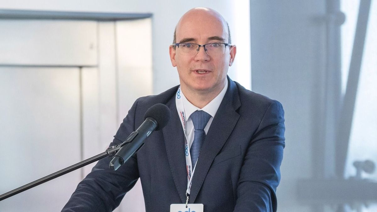 ELTE Educators Protest Zoltán Maruzsa's Return in Open Letter