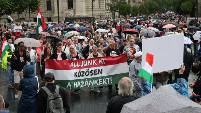 Tüntetés a migrációs paktum ellen