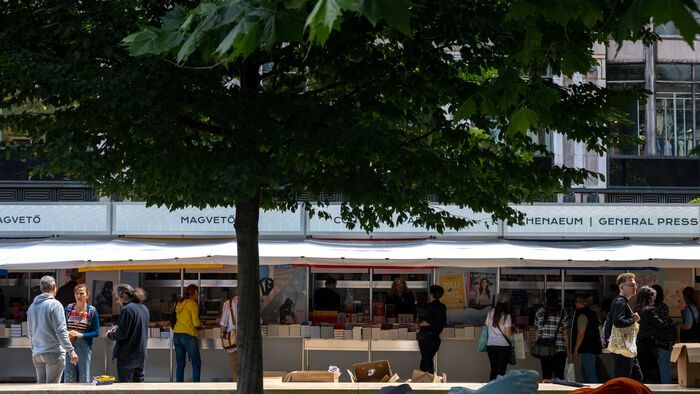 Könyvhét Vörösmarty tér