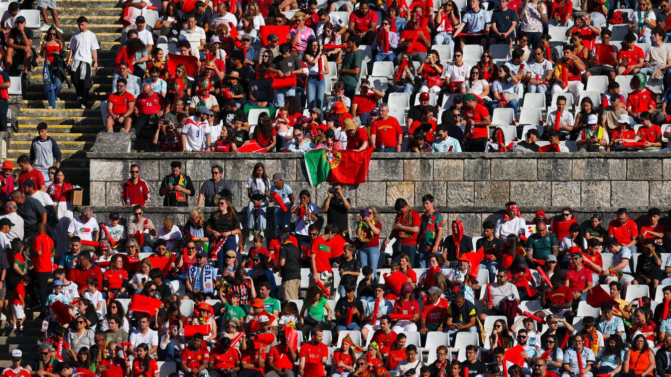 Egy portugál szurkoló a Nigéria elleni felkészülési mérkőzés előtt hunyt el