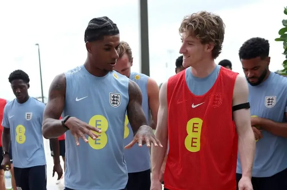 Marcus Rashford és Anthony Gordon ragyogó kapcsolatot ápol egymással, pedig a válogatottban posztriválisok, és előbbi utóbbi miatt hagyja el a Barcelonát