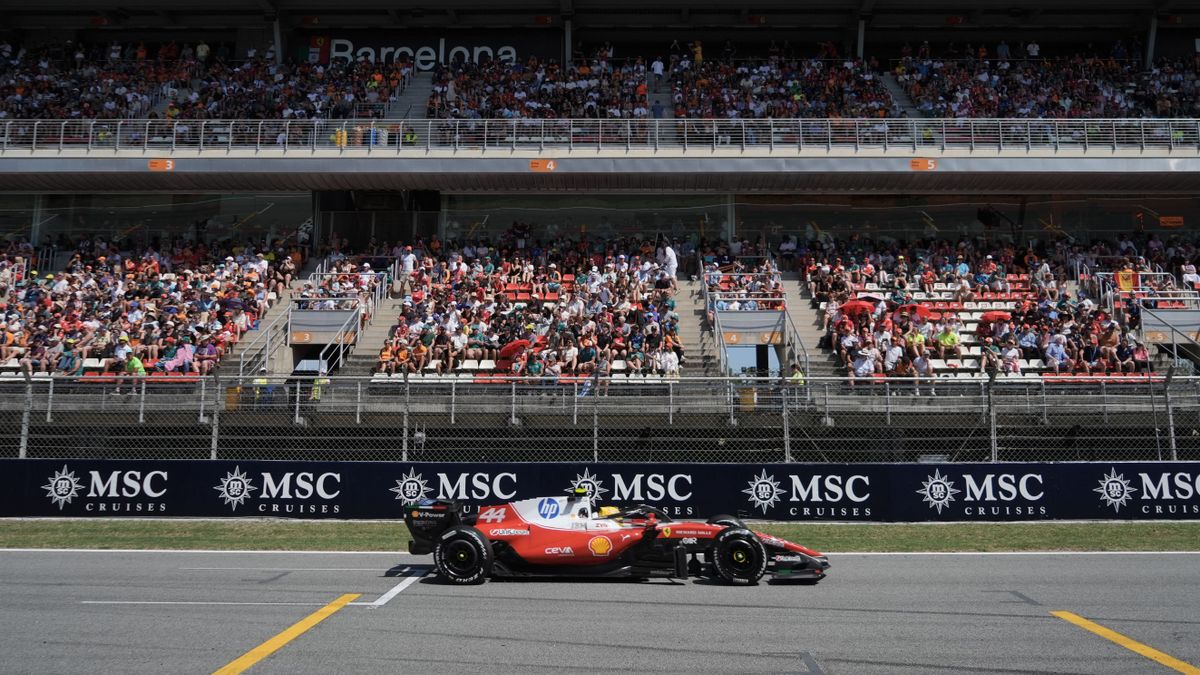 Mercedes-dráma a hajrában, egy kiesés hozta meg Hamilton szerencséjét