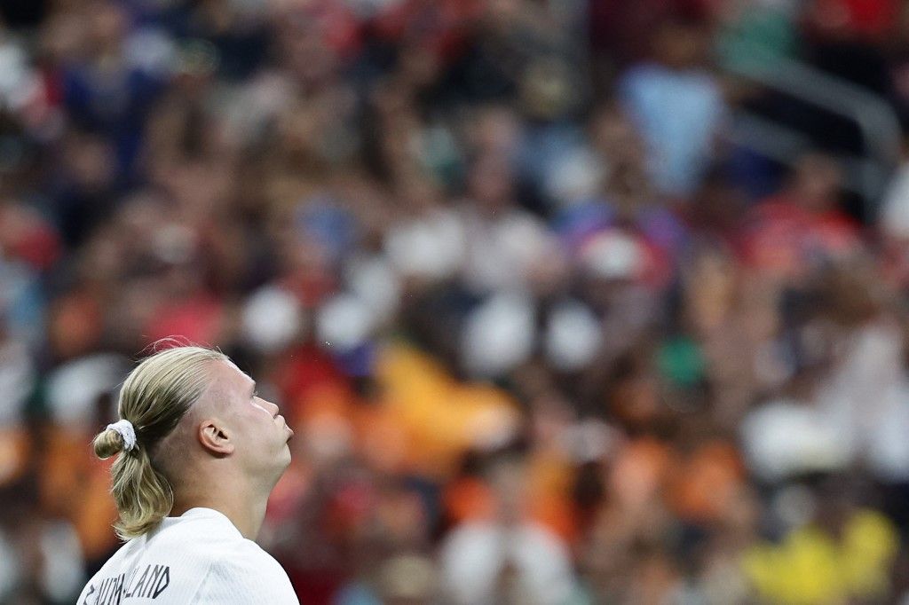 Norway's forward #09 Erling Braut Haaland reacts to a missed chance during the 2026 World Cup round of 32 football match between Ivory Coast and Norway at the Dallas Stadium in Arlington on June 30, 2026.  (Photo by Aric Becker / AFP)