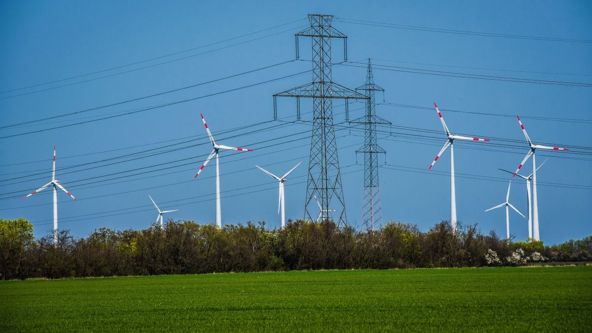 Megdőlt a tavaly nyári áramfogyasztási rekord, már a paksi atomerőmű működését is értinti a forróság