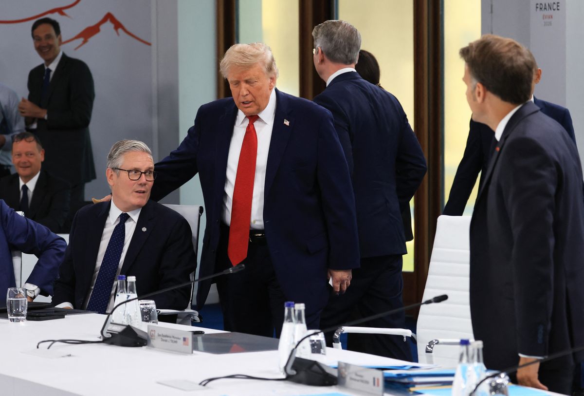 A napokban már Donald Trump amerikai elnök is tudni vélte, hogy Keir Starmer lemond (Fotó: LUDOVIC MARIN / AFP)