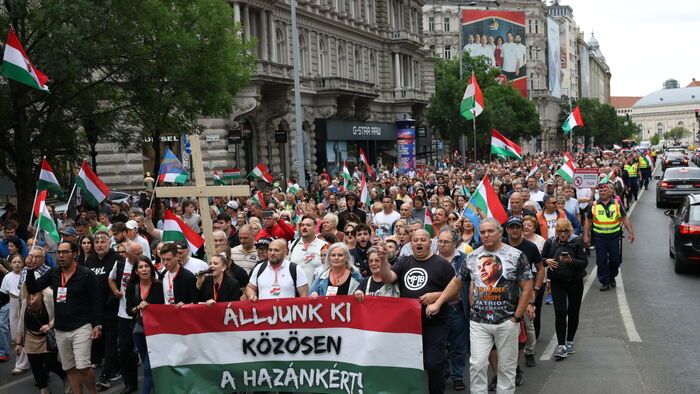 Tüntetés a migrációs paktum ellen
