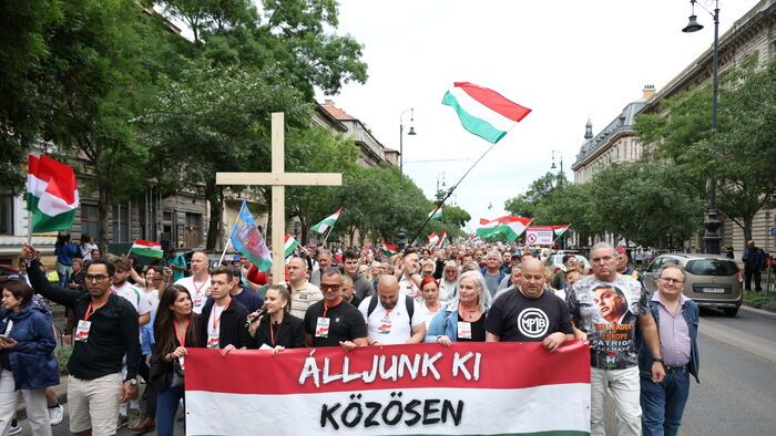 Tüntetés a migrációs paktum ellen