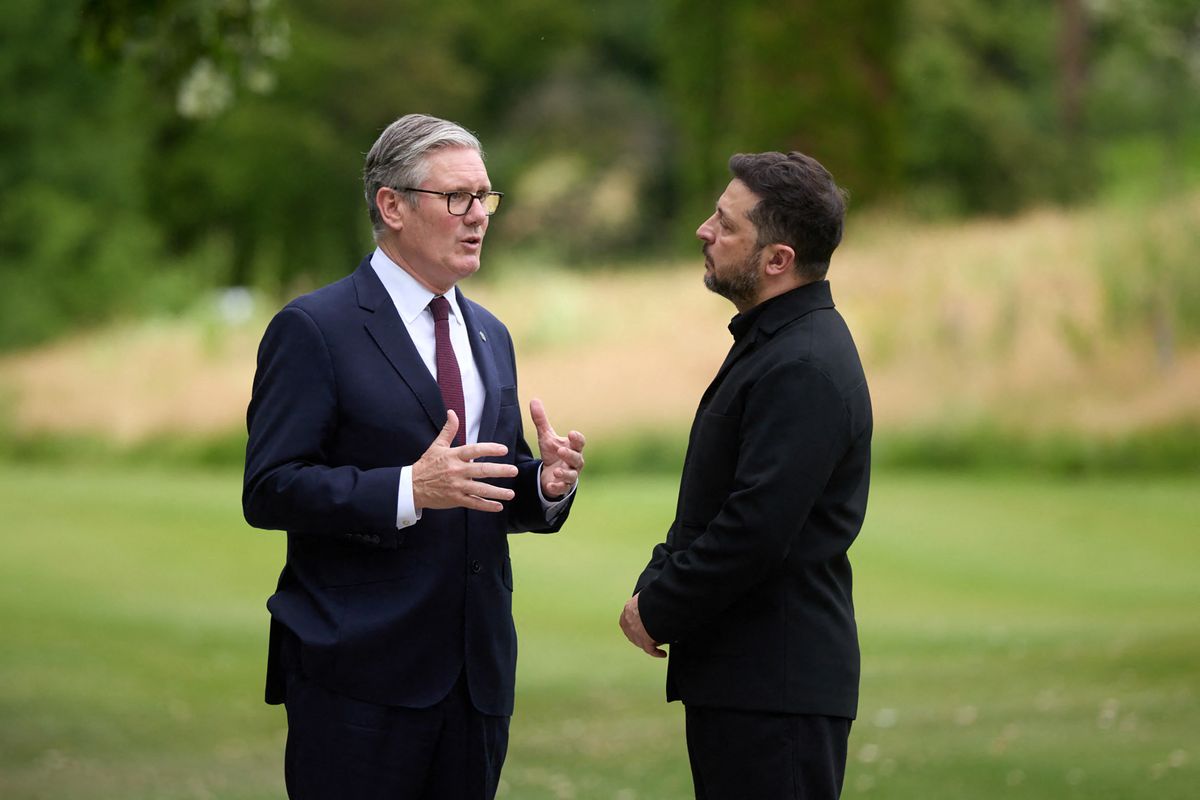 Nem segített Keir Starmer népszerűségén az sem, hogy készségesen odaadott mindent Volodimir Zelenszkijnek az orosz-ukrán háborúban (Fotó: HANDOUT / UKRAINIAN PRESIDENTIAL PRESS SER)