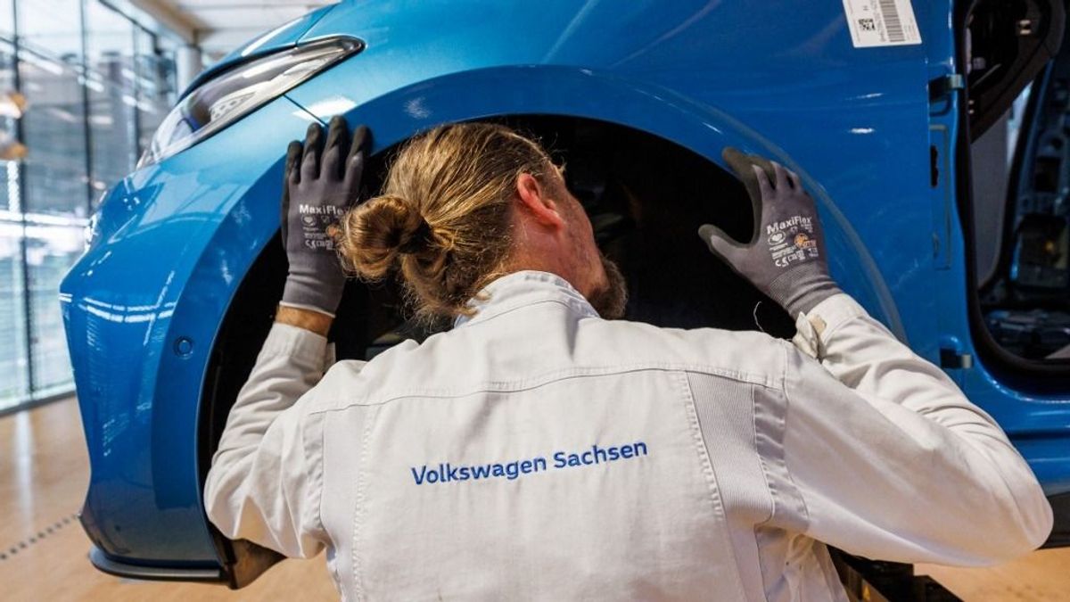 EU's own rules are strangling its auto industry