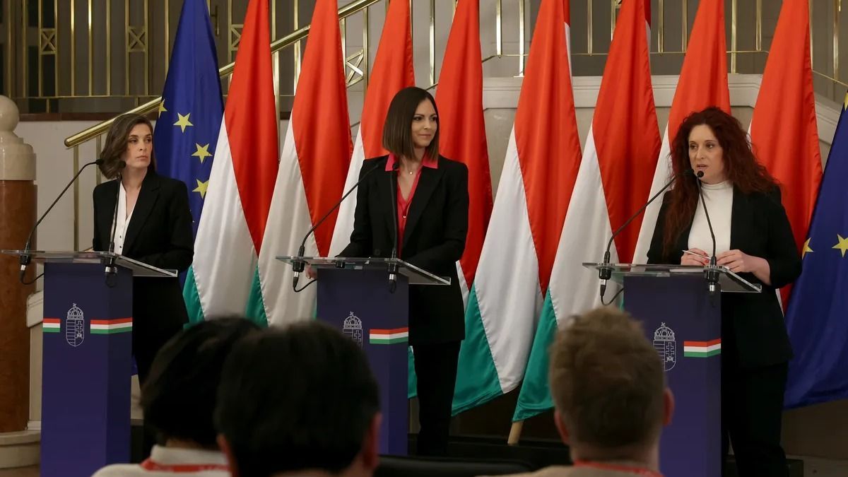 Magyar Péter is ott van a kormányszóvivői tájékoztatón – Ősszel nyilvánosságra hozzák az ügynökakták egy részét