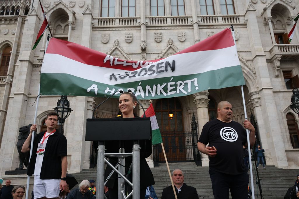 Tüntetés a migrációs paktum ellen