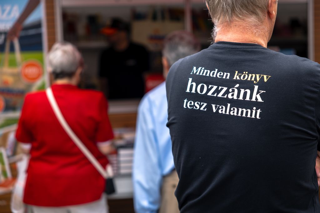 Könyvhét Vörösmarty tér