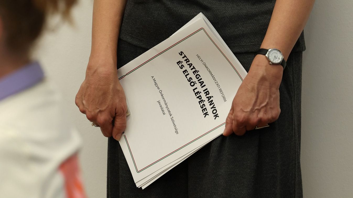 A magyar önkormányzatok jövőjéről és az önkormányzati rendszer új kihívásairól

sajtótájékoztatót tart Karácsony Gergely főpolgármester, a Magyar Önkormányzatok Szövetsége (MÖSZ) társelnöke, Gémesi György, Gödöllő polgármestere, a MÖSZ elnöke és Eszes Bél
