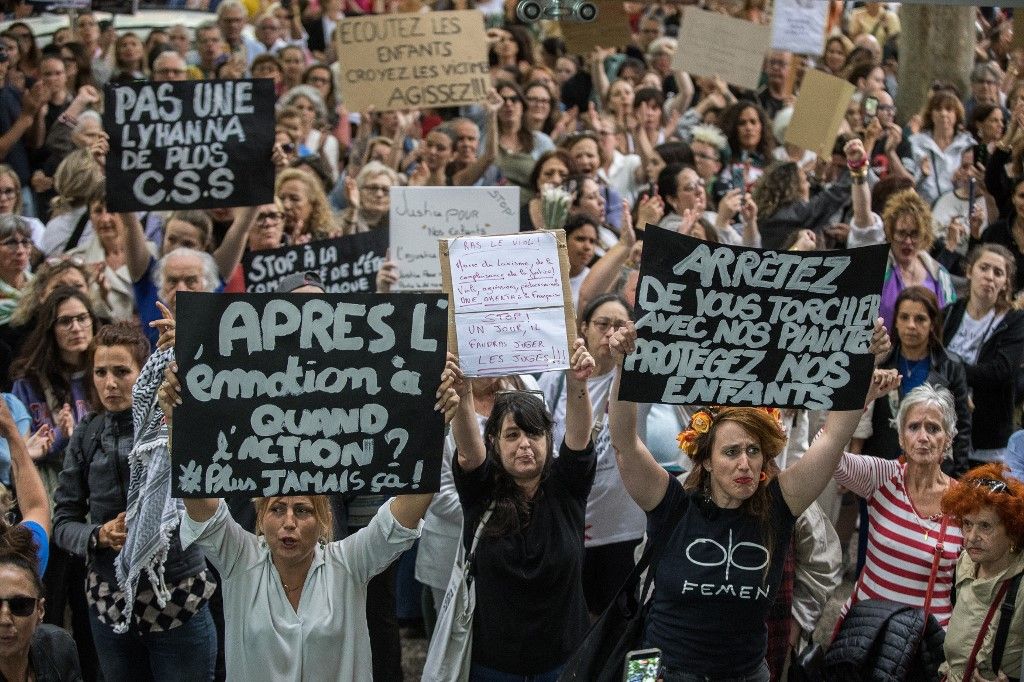 Many people gathered in solidarity outside the courthouse on June 8, 2026 in Toulouse in the south of France to express anger and incomprehension following the death of Lyhanna, an 11-year-old schoolgirl murdered in the Gers department, while the main suspect, Jerome Barella, had been the subject of numerous reports to the Gendarmerie, all of which went unanswered.
De nombreuses personnes se sont rassembles en solidarite devant le tribunal de grande instance le 8 juin 2026 a Toulouse dans le sud de la France pour exprimer la colere et l incomprehension suite a&nbsp;la mort de Lyhanna, une collegienne de 11 ans assassinee dans le departement du Gers alors que le principal suspect, Jerome Barella avait fait l objet de nombreux signalements a la Gendarmerie tous restes sans suite. (Photo by Frédéric Scheiber / Hans Lucas via AFP)