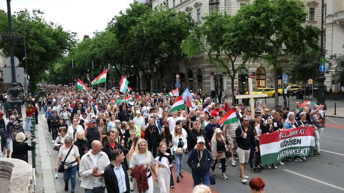 Tüntetés a migrációs paktum ellen