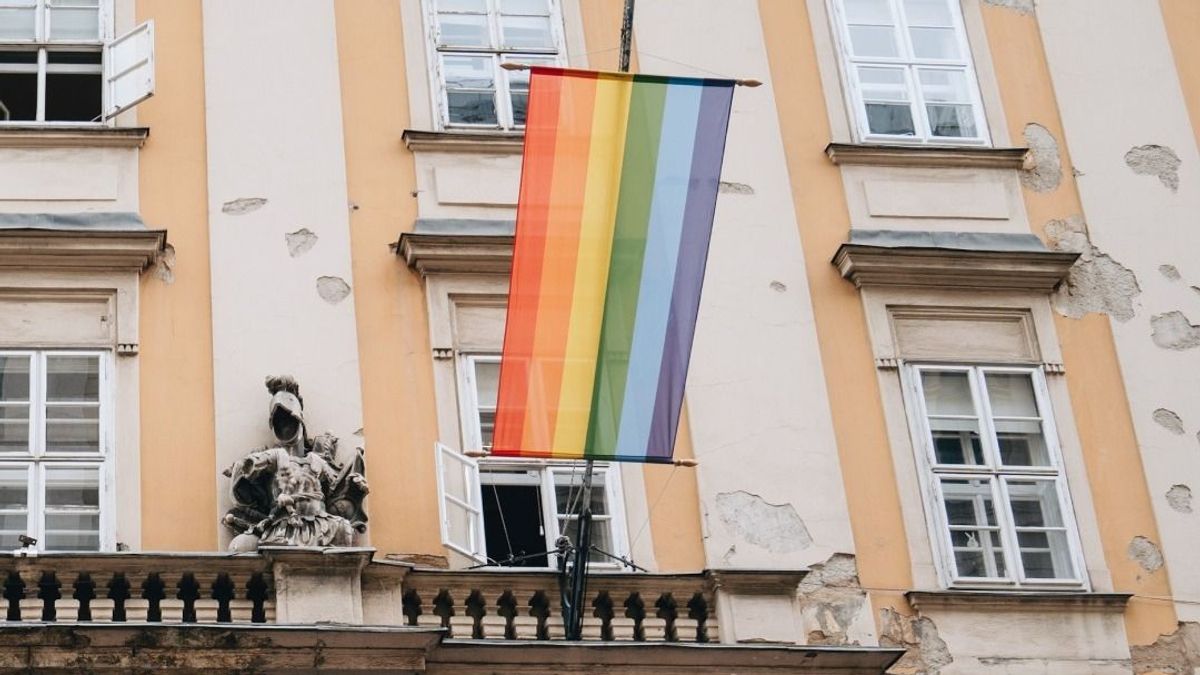 A Pride Celebration – Gergely Karácsony Sent a Message and Proudly Raised the Rainbow Flag Again