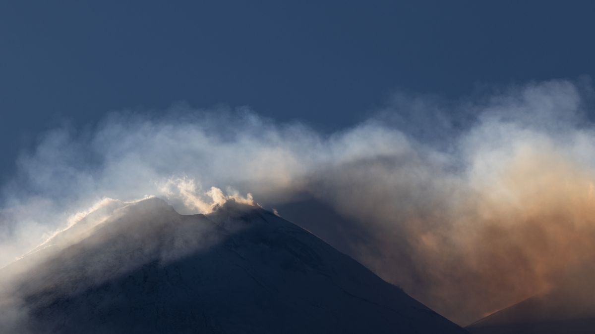 Ismét megmozdult az Etna, a hatóságok figyelmeztetést adtak ki
