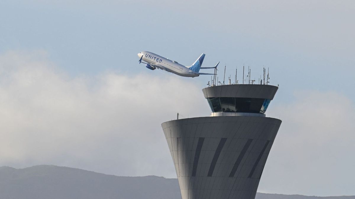 Bluetooth device triggers return flight for American Airlines plane over Atlantic