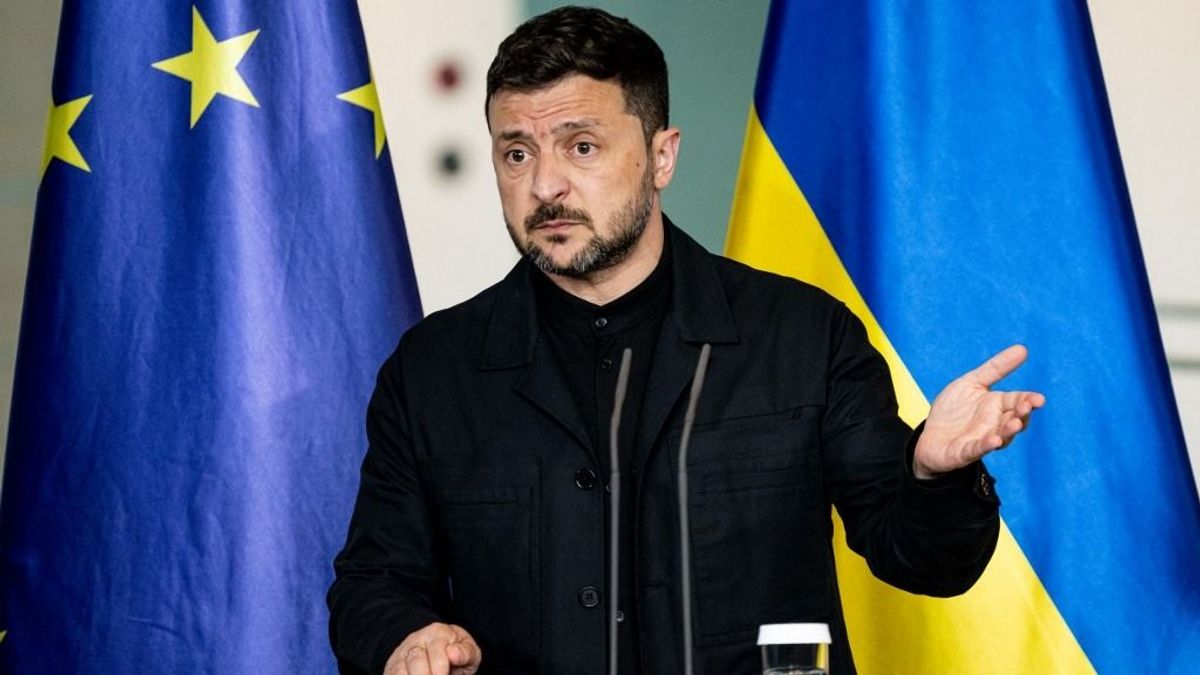 Zelenskyy's War Strategy Linked to Ukraine's Declining Population