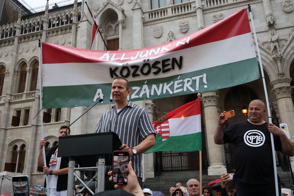 Tüntetés a migrációs paktum ellen