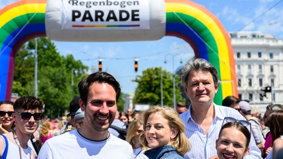 Éles kritikákat kapott az osztrák külügyminiszter a Pride-felvonulás miatt