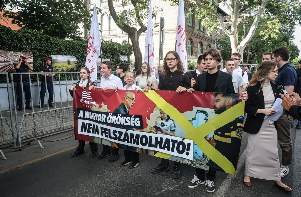 Fejes Rudolf Anzelm melletti tüntetés Románia budapesti nagykövetsége