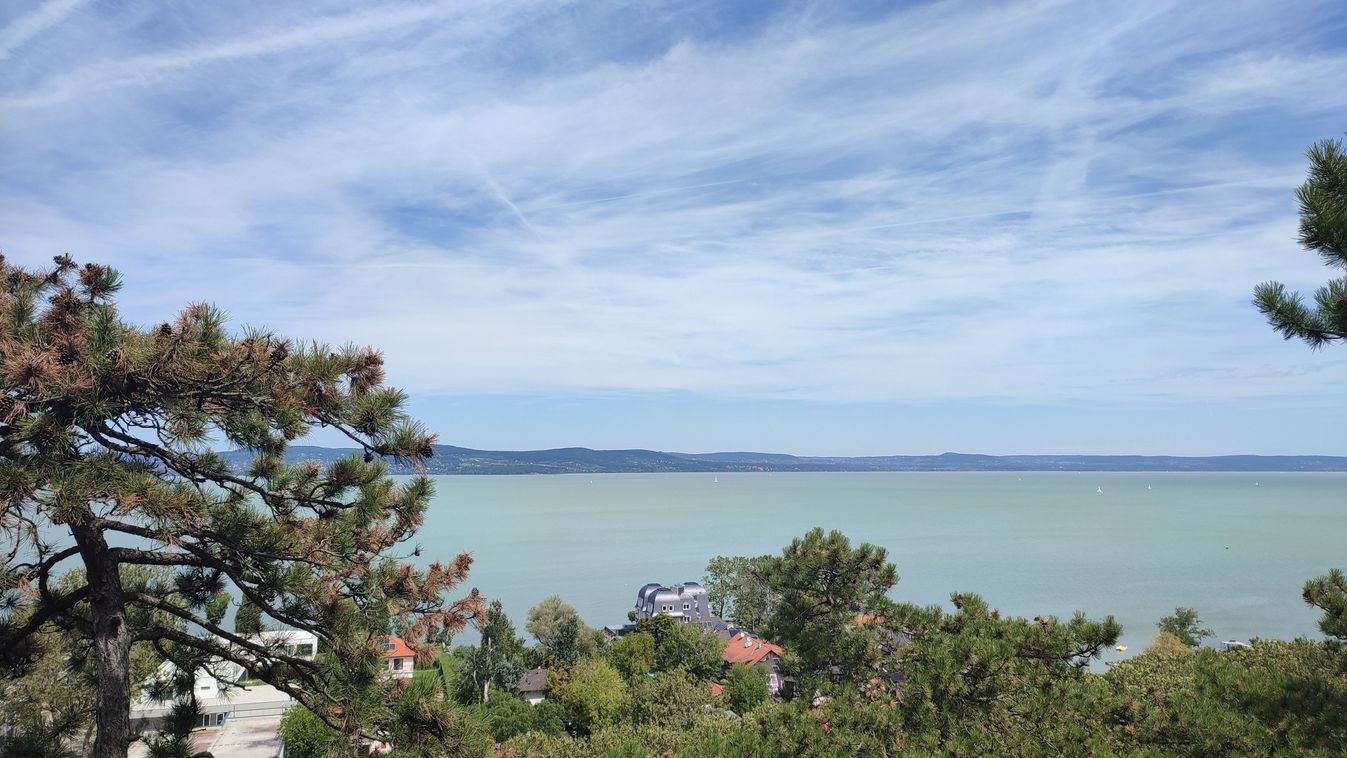 Charming View of Lake Balaton and Surrounding Hills from Balatonboglár
2604055591
Illusztráció
Shutterstock
Photos_by_Klaudia