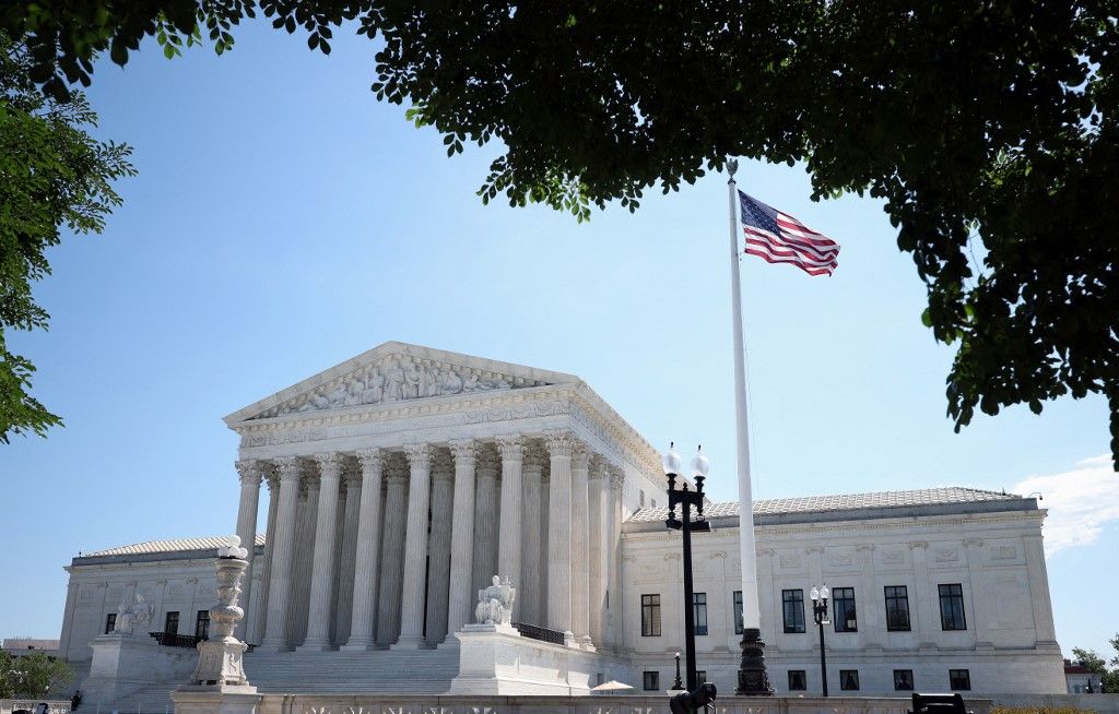 WASHINGTON, DC - MAY 28: The U.S. Supreme Court is seen on May 28, 2026 in Washington, DC. Alabama officials have asked the Supreme Court to pause a lower court's order barring the use of a congressional district map that was ruled to be discriminatory against Black voters for the 2026 midterm elections.   Kevin Dietsch/Getty Images/AFP (Photo by Kevin Dietsch / GETTY IMAGES NORTH AMERICA / Getty Images via AFP)