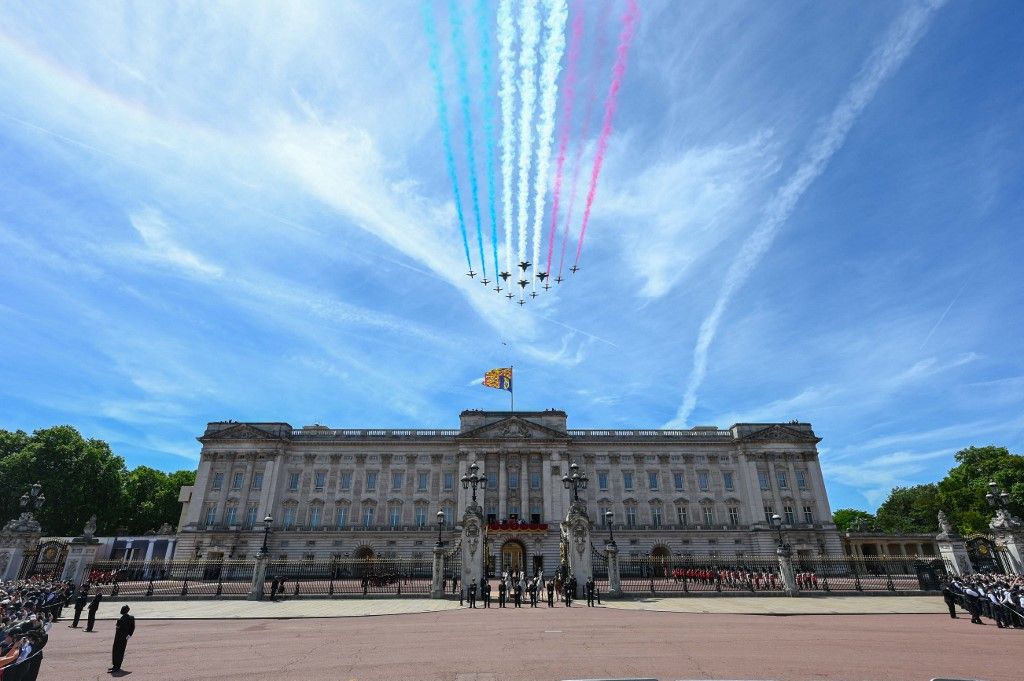 LONDON, UNITED KINGDOM - JUNE 13: Royal Air Force (RAF) demonstrate a flypast over Buckingham Palace during the Trooping the Colour ceremony, held as part of the official birthday celebrations for King Charles III of England, in London, United Kingdom on June 13, 2026. Rasid Necati Aslim / Anadolu (Photo by Rasid Necati Aslim / Anadolu via AFP)