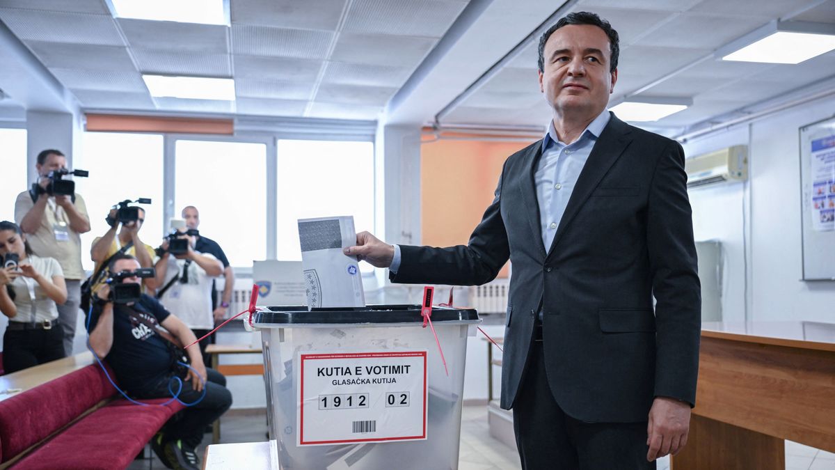 Ismét az urnákhoz járulnak a választók Koszovóban