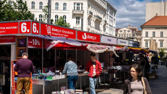 Könyvhét Vörösmarty tér