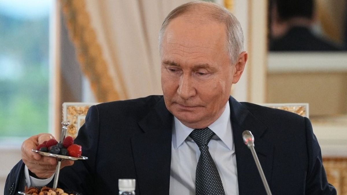 Putin: Russia Cooperates with China Based on Mutual Interests; Zelenskyy Proposes Meeting to End War