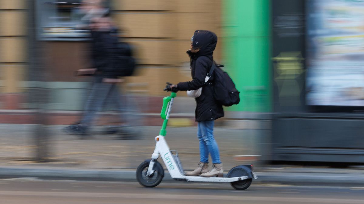 E-scooter chaos: Drivers at risk, traffic rule changes urgently needed