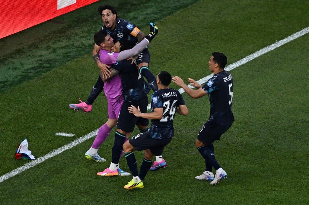 Paraguay's goalkeeper #12 Orlando Gill celebrates with teammates after winning the penalty shootout of the 2026 World Cup round of 32 football match between Germany and Paraguay at the Boston Stadium in Foxborough on June 29, 2026.  (Photo by Jewel SAMAD / AFP)