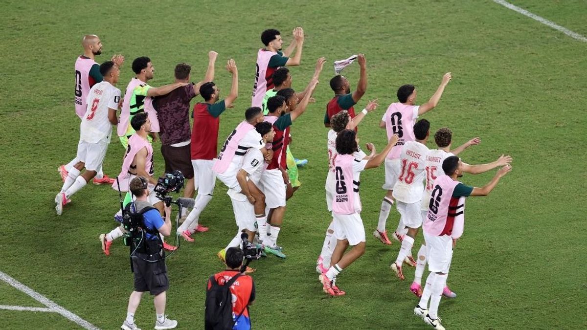 Döbbenetes öngól, összesen öt kihagyott kísérlet a 11-es párbajban a Hollandia–Marokkó mérkőzésen