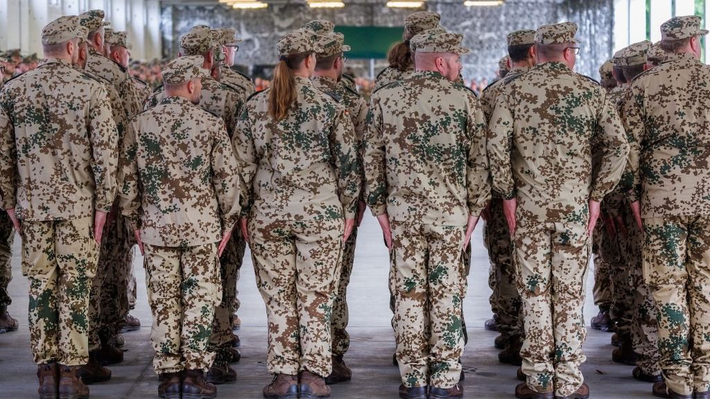 Ukrajna békülne...európai katonákkal a frontvonalon