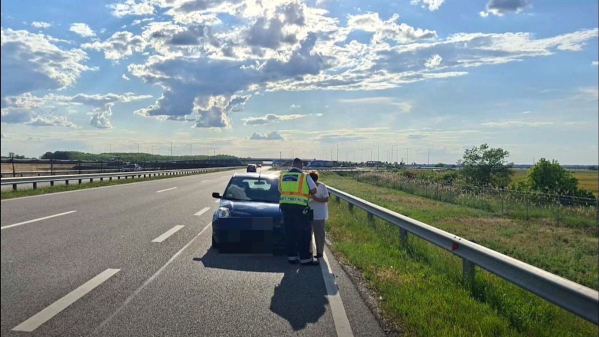 Hajmeresztő kaland az M44-esen: rossz irányba indult a néni + videó
