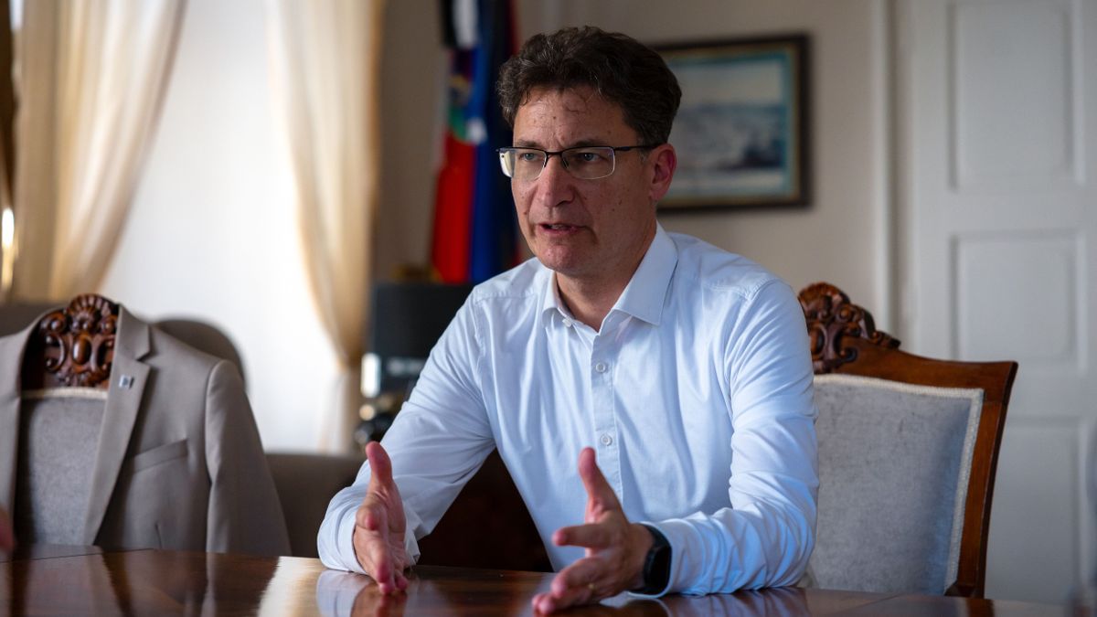 Egyre türelmetlenebbek az önkormányzatok, a kormány titkolja az elképzeléseit